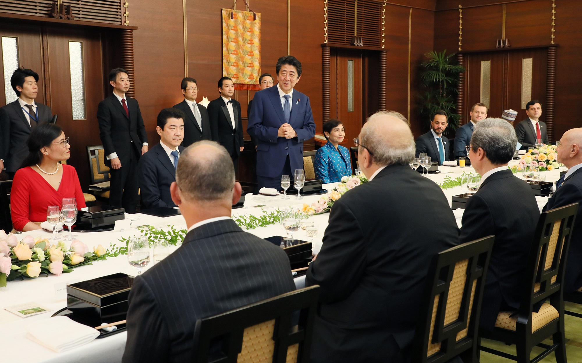 与会说日语的驻日各国大使的午餐会 总理动向 日本国首相官邸