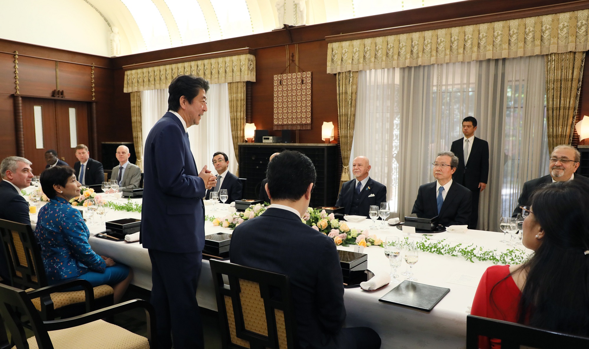 与会说日语的驻日各国大使的午餐会 总理动向 日本国首相官邸