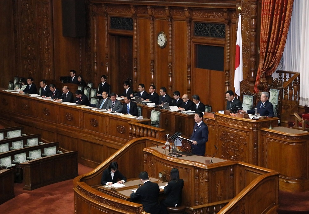 安倍总理在众议院全体会议及参议院全体会议上发表了第198届国会施政方针演说。