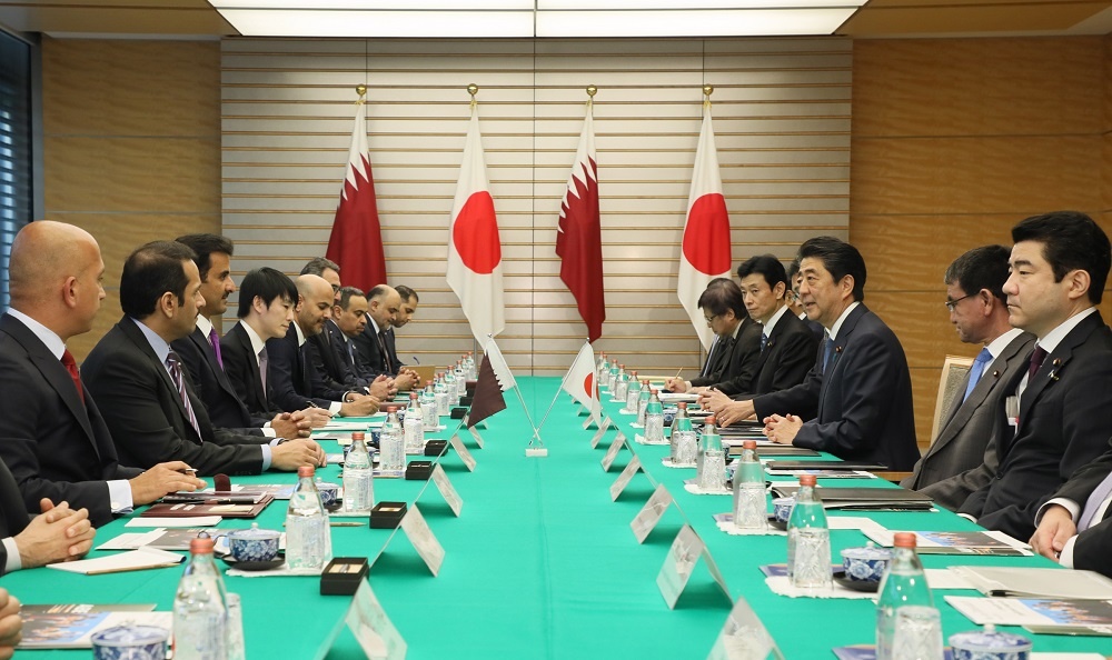 安倍总理在总理大臣官邸与卡塔尔国元首谢赫・塔米姆・本・哈马德・阿勒萨尼举行了首脑会谈等。