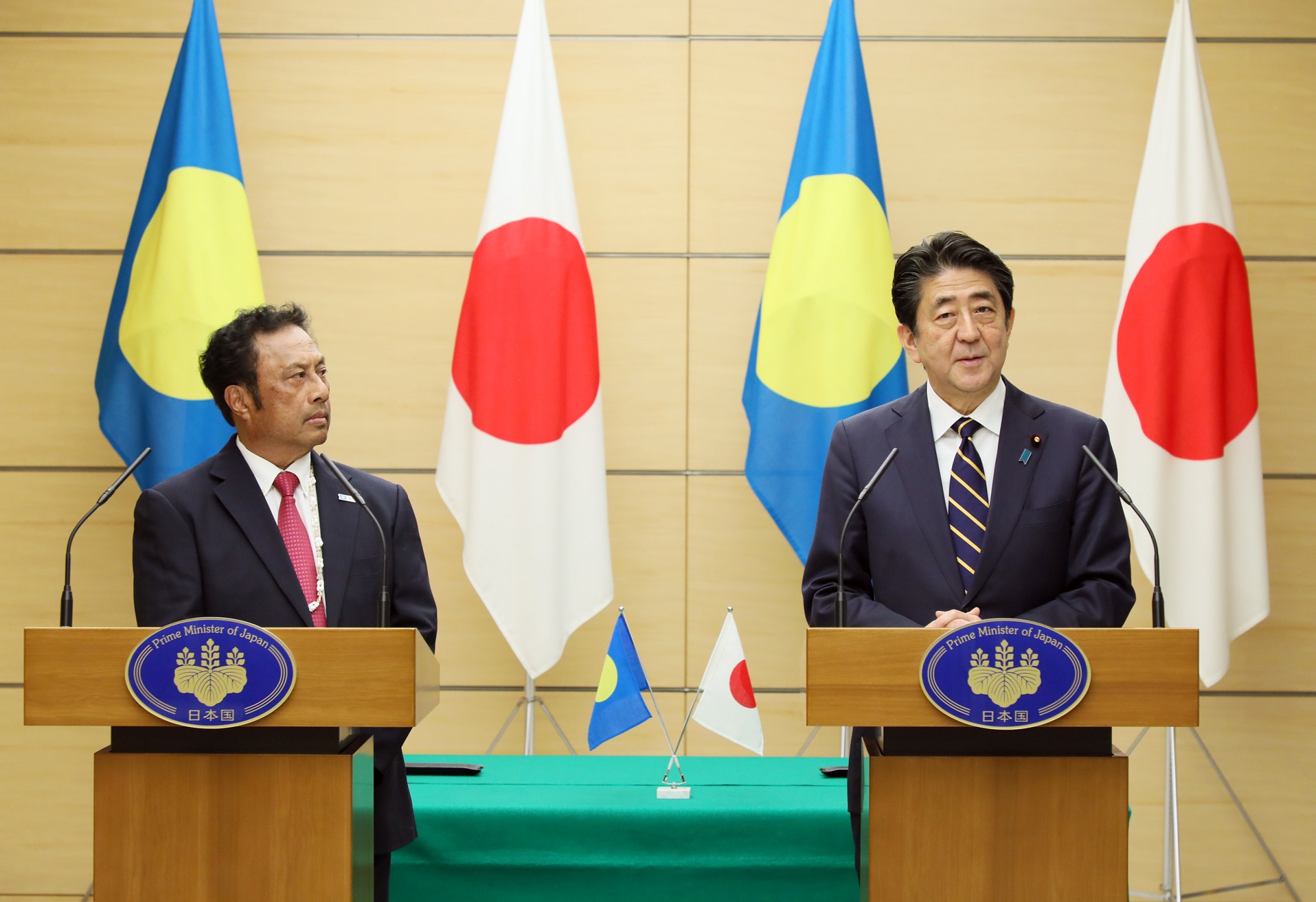 安倍总理在总理大臣官邸与帕劳共和国总统小汤米・E・雷门格绍举行了首脑会谈等。