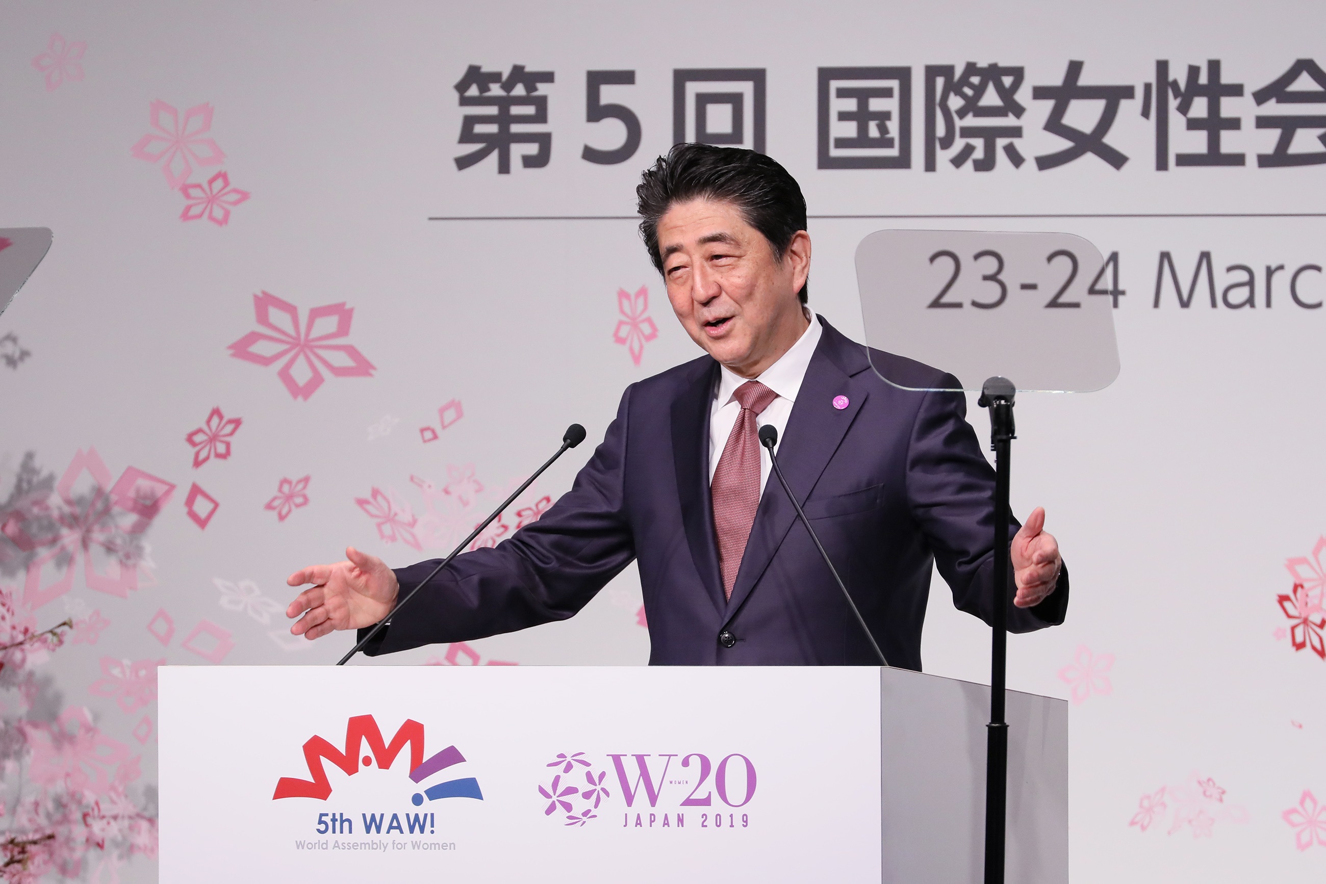 安倍总理出席了在东京都内举行的第5届国际女性会议WAW！/二十国集团妇女会议（W20）。