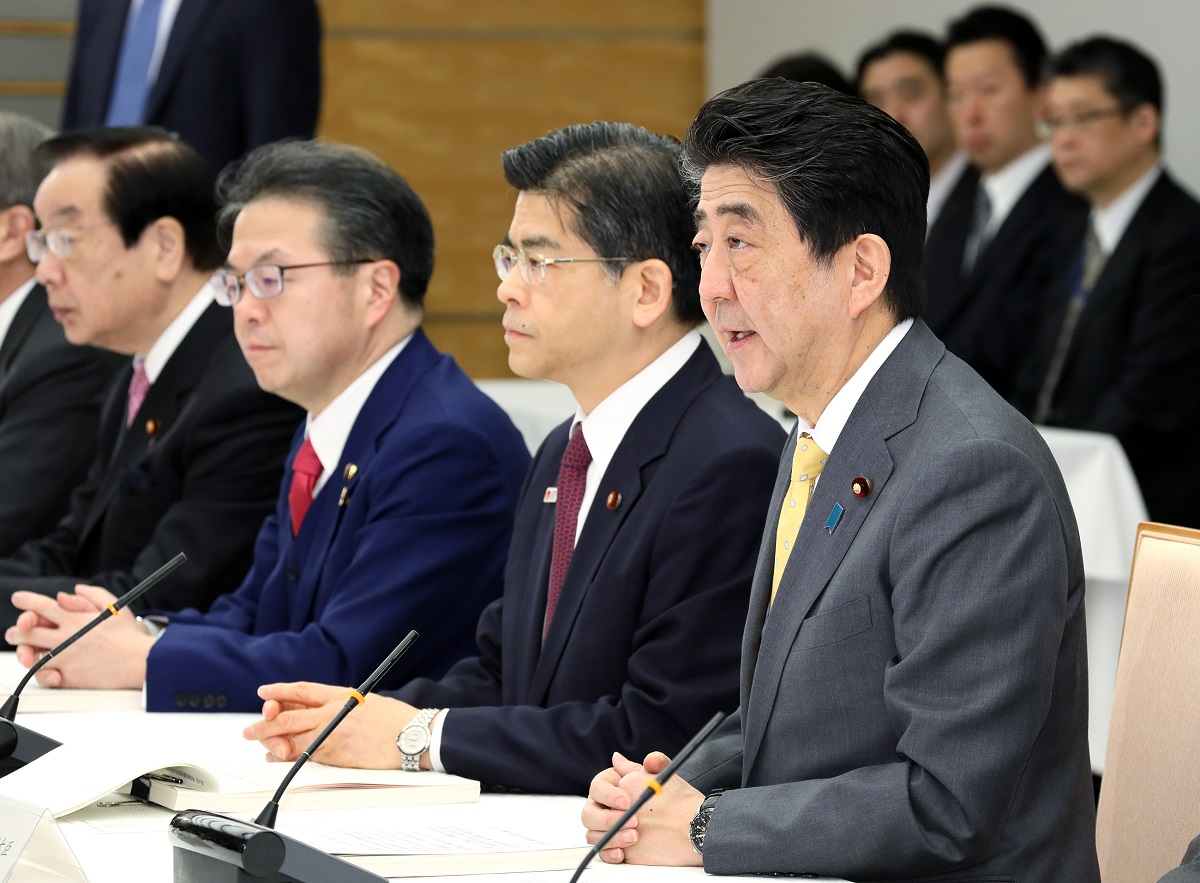 安倍总理在总理大臣官邸召开了第4次特定复合观光设施区域整备推进本部会议。