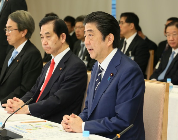 安倍总理在总理大臣官邸召开了第27次国家战略特别区域咨询会议。