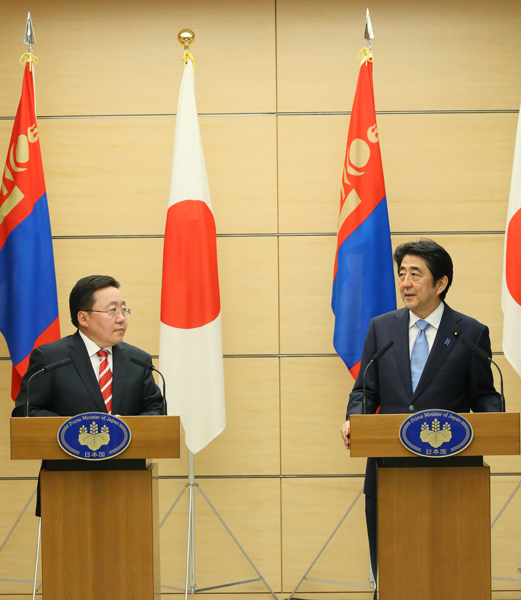 安倍总理在总理大臣官邸举行了日本・蒙古首脑会谈等。