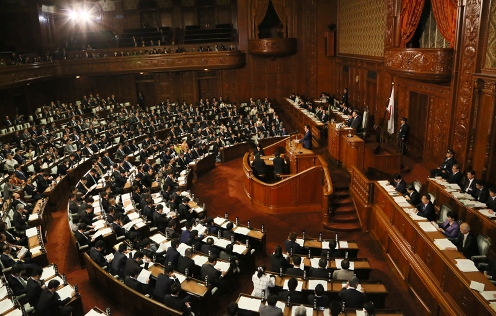 安倍总理在众议院全体会议及参议院全体会议上发表了第193届国会施政方针演说。