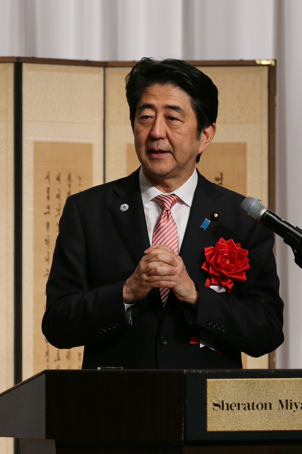 安倍总理出席了在东京都内举行的韩日邦交正常化50周年纪念典礼。