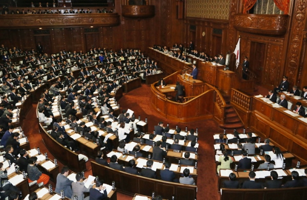 安倍总理在众议院及参议院全体会议上发表了第190届国会施政方针演说。