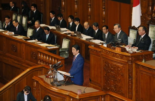 安倍总理在众议院及参议院全体会议上发表了第190届国会施政方针演说。