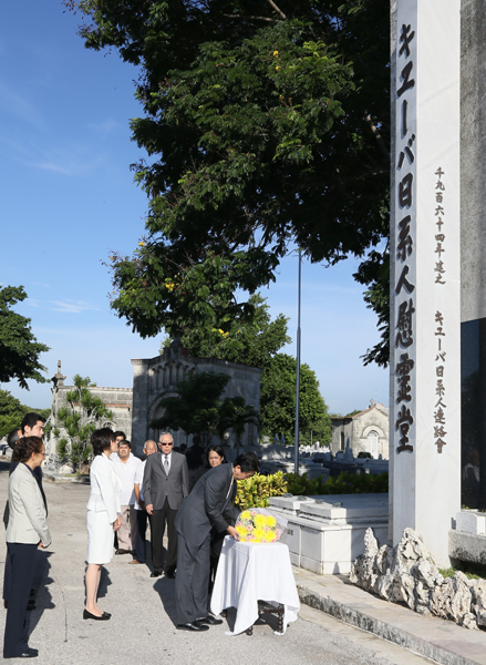 安倍总理访问了古巴共和国的哈瓦那。