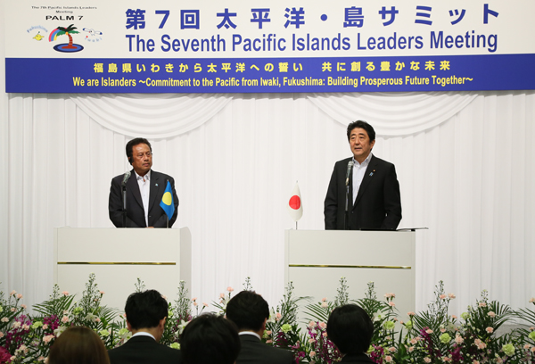 安倍总理继续出席第7届太平洋岛国峰会。