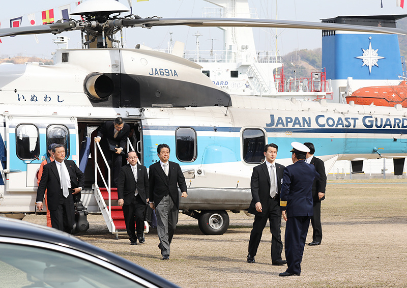 安倍总理出席了位于广岛县吴市的海上保安大学校的毕业典礼。