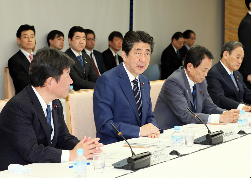 安倍总理在总理大臣官邸召开了2018年第5次经济财政咨询会议。