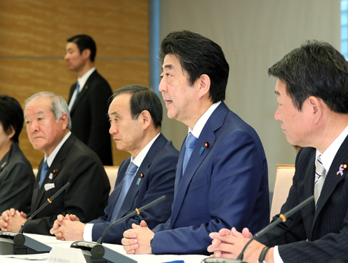 安倍总理在总理大臣官邸召开了第4次跨太平洋伙伴关系协议（TPP）综合对策本部会议。