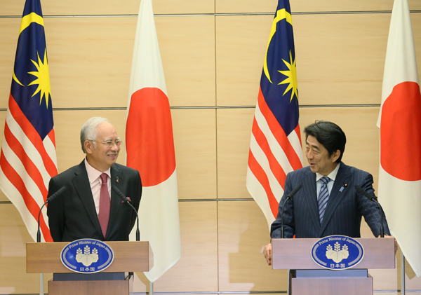 安倍总理在总理大臣官邸举行了日本・马来西亚的首脑会谈等。