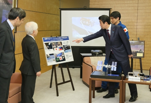 会见宇航员大西卓哉 总理动向 日本国首相官邸