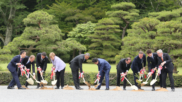 安倍总理为了召开G7伊势志摩峰会访问了三重县志摩市。