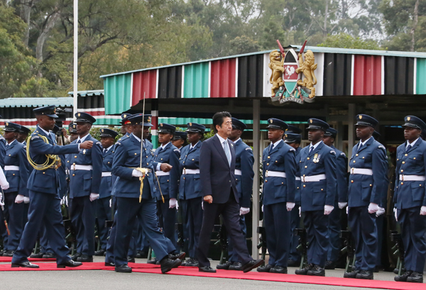 安倍总理为了出席TICAD VI（第六届非洲开发会议）等，访问了肯尼亚共和国的内罗毕。