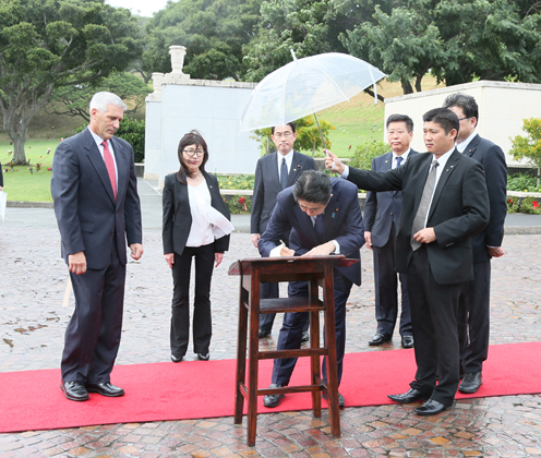 安倍总理访问了美利坚合众国的檀香山。