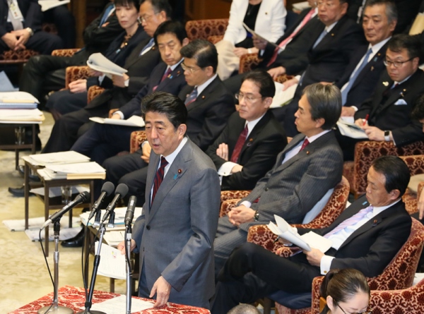 安倍总理出席了众议院预算委员会以及全体会议。