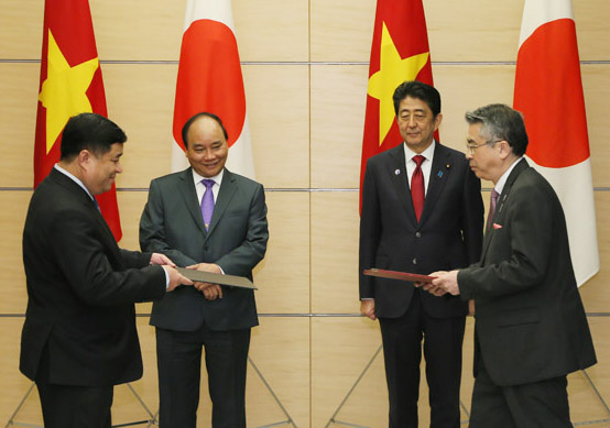 安倍总理与G7伊势志摩峰会扩大会议受邀国举行了首脑会谈等。