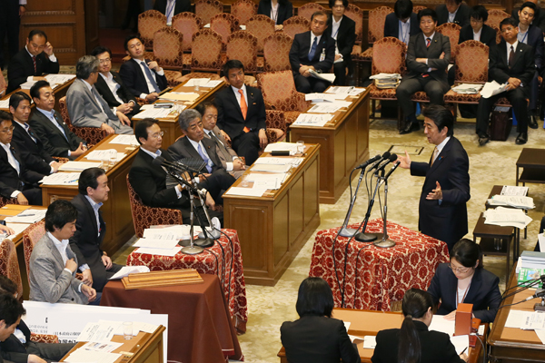 安倍总理出席了众议院有关我国及国际社会和平安全法制的特别委员会。