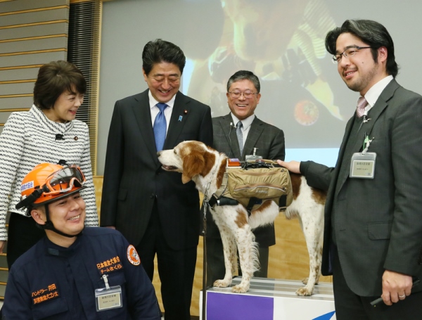 安倍总理在总理大臣官邸召开了第16次综合科学技术・创新会议。