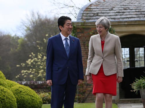 安倍总理访问了英国。