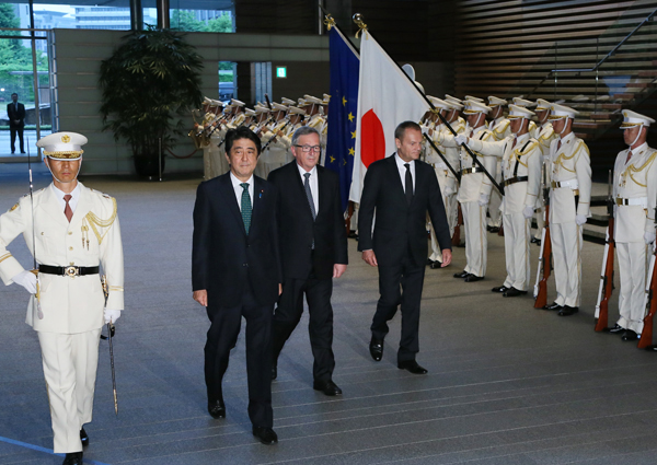 安倍总理在总理大臣官邸举行了日本与欧盟的定期首脑磋商。