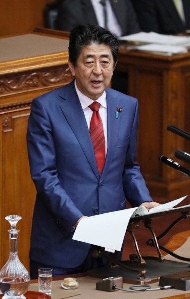 安倍总理出席了参议院全体会议。