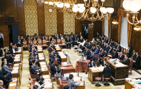 安倍总理出席了众议院预算委员会。