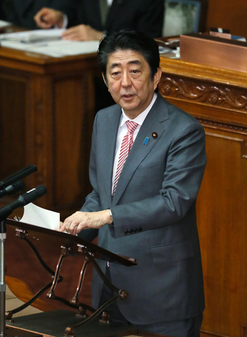 安倍总理出席了参议院全体会议。