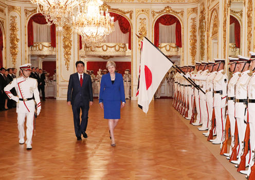 安倍总理在迎宾馆赤坂离宫与英国首相特雷莎·梅举行了首脑会谈等。