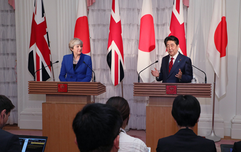 安倍总理在迎宾馆赤坂离宫与英国首相特雷莎·梅举行了首脑会谈等。