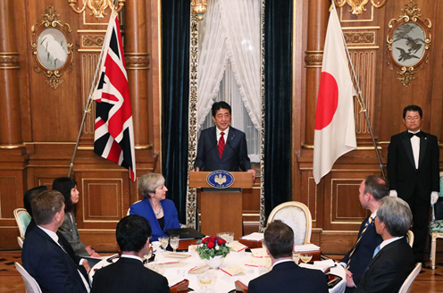 安倍总理在迎宾馆赤坂离宫与英国首相特雷莎·梅举行了首脑会谈等。