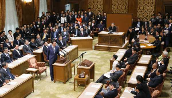 安倍总理在国家基本政策委员会两院联合审查会上进行了党首讨论。