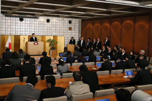 安倍总理在伊势神宫举行了新年记者招待会。