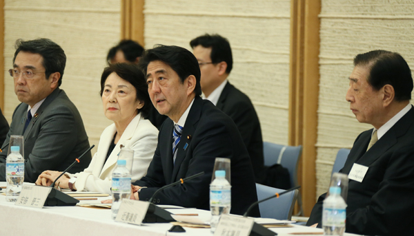 安倍总理在总理大臣官邸召开了第1次防灾推进国民会议。