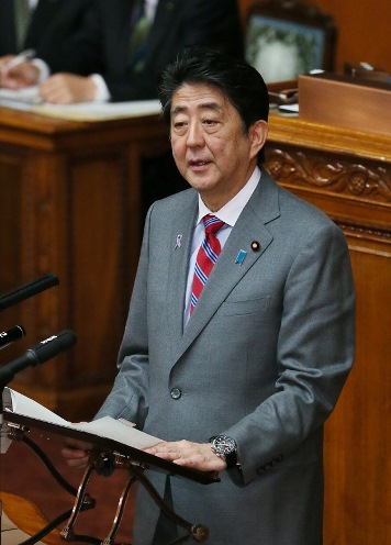 安倍总理上午出席了参议院全体会议，下午出席了众议院厚生劳动委员会。