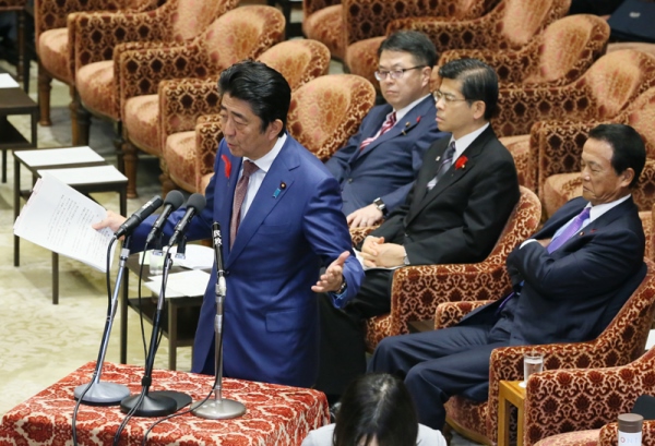 安倍总理出席了众议院预算委员会以及全体会议。