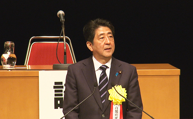 安倍总理出席了在东京都内举行的全国市议会议长会定期总会。