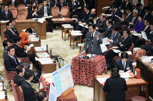 野田总理出席了众议院预算委员会。