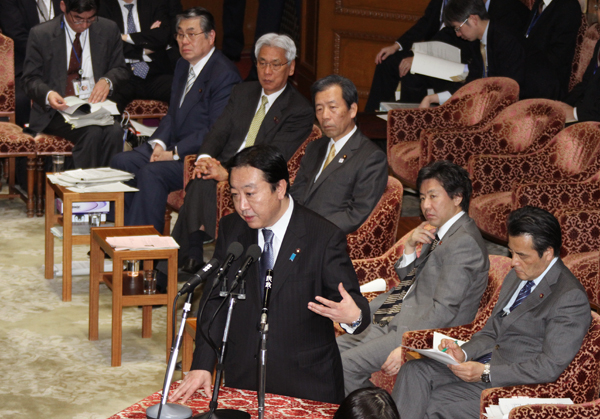 野田总理出席了众议院预算委员会。