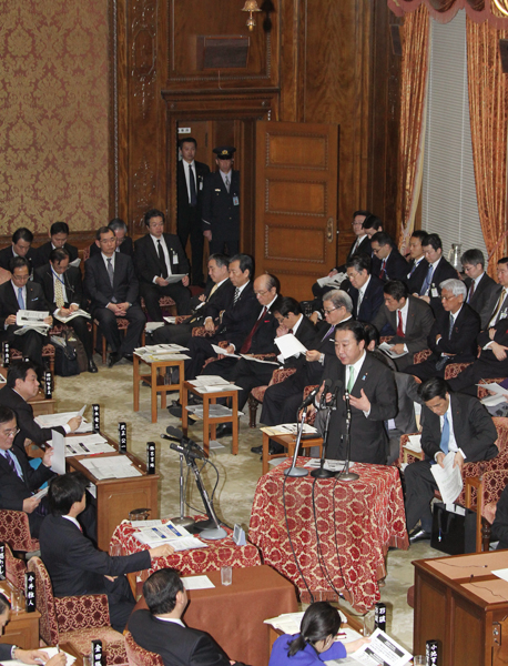 野田总理出席了众议院预算委员会。