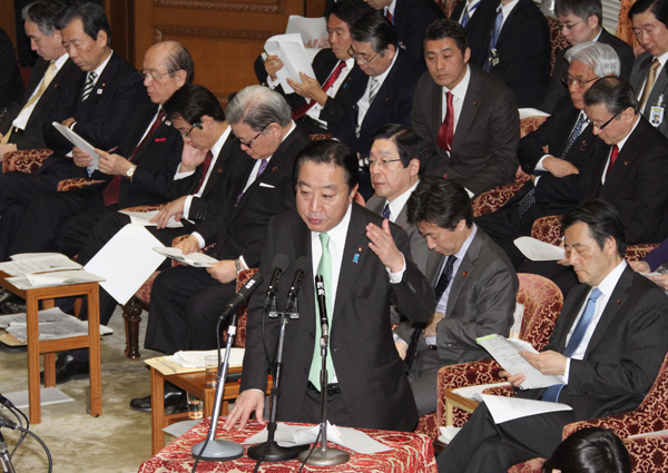 野田总理出席了众议院预算委员会。