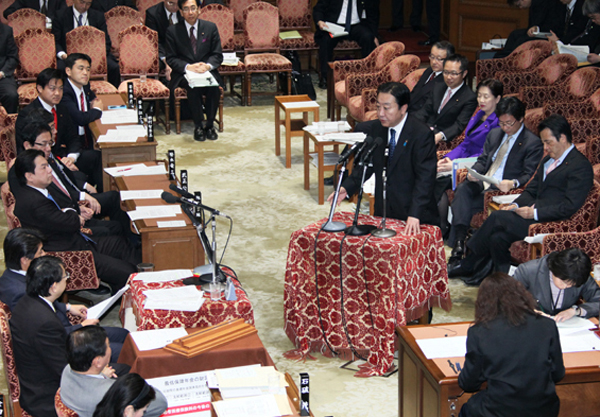 野田总理出席了众议院预算委员会。