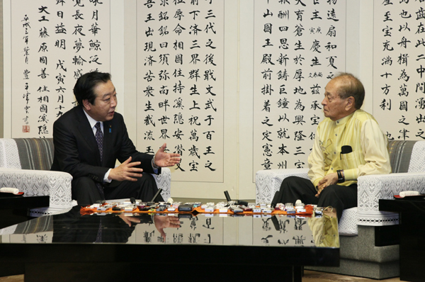 从昨日起访问冲绳县的野田总理，在冲绳县政府与仲井真弘多知事进行了会谈。