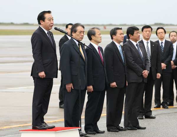 从昨日起访问冲绳县的野田总理，在冲绳县政府与仲井真弘多知事进行了会谈。