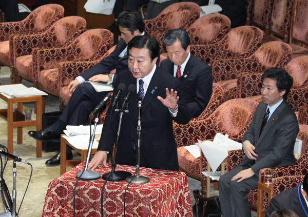 野田总理出席了众议院预算委员会。