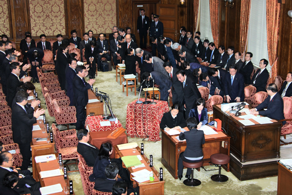 野田总理出席了众议院预算委员会、众议院总务委员会、众议院财务金融委员会及众议院全体会议。